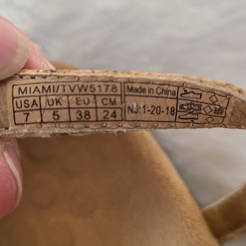 Vionic Miami Cork T-Strap Sandals Gold Hardware Tan Orthotic Thong Women 7